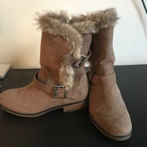 Fur rimmed boots